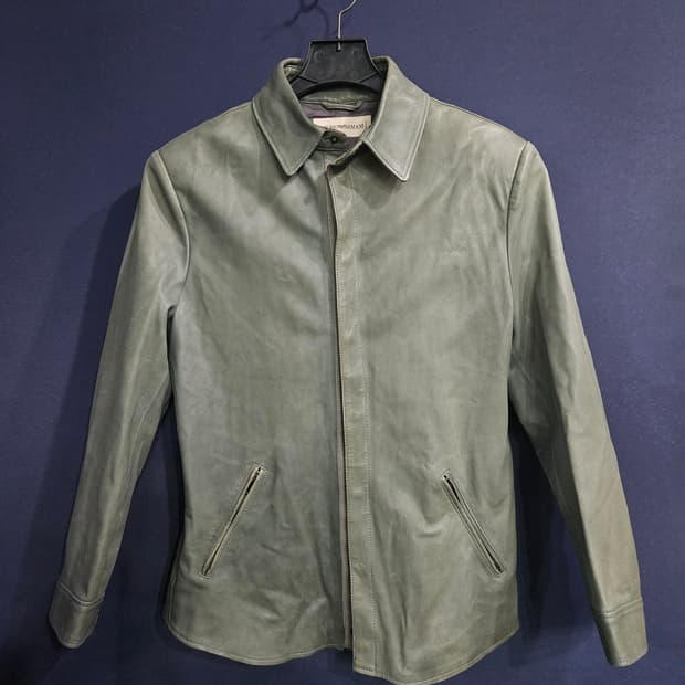 엠포리오 아르마니 라이트카키 남성 슬림핏 95 양가죽 자켓 