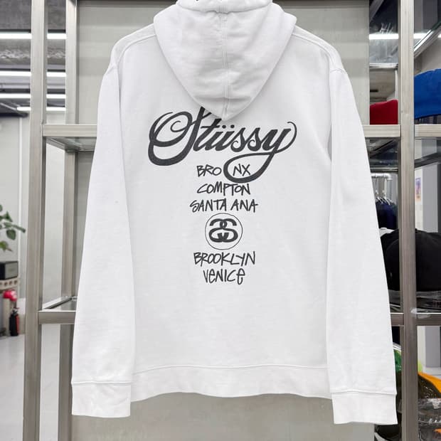 스투시 월드투어 빅로고 스웻 후드티 화이트