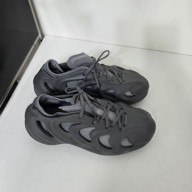 아디다스 아디폼Q 255
