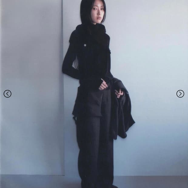 지초이 AW24 스트랩 터틀넥 롱슬리브