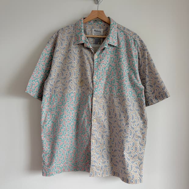 네이머클로딩(Namerclothing) 멀티 페이즐리 반팔 셔츠