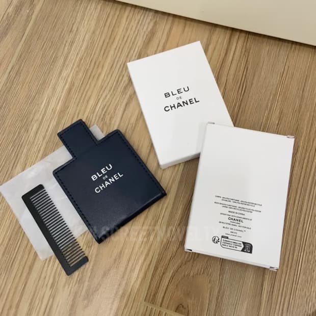 샤넬뷰티 블루 드 퍼퓸 그루밍 똑딱이 거울 & 빗 세트 