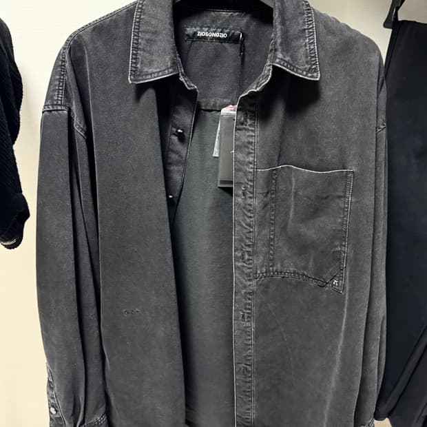 지오송지오 오버핏 블랙 데님 셔츠 100 팝니다