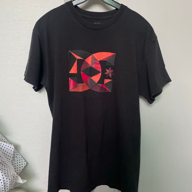 DC슈스 티셔츠