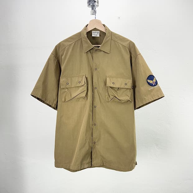 알파 인더스트리 US NAVY 베이지 하프 셔츠