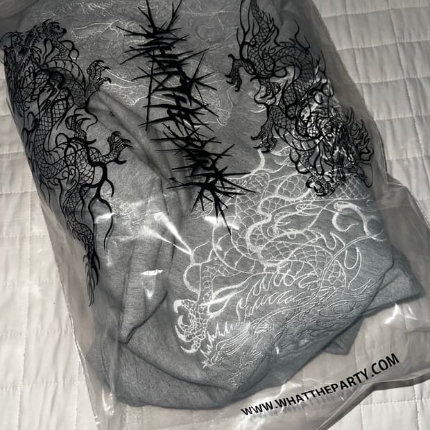 왓더 파티 후드티 (새상품