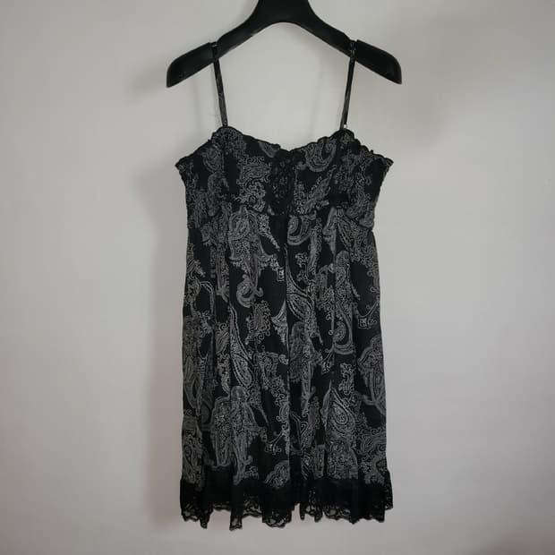 오리엔탈 블랙 아일렛 패턴 원피스