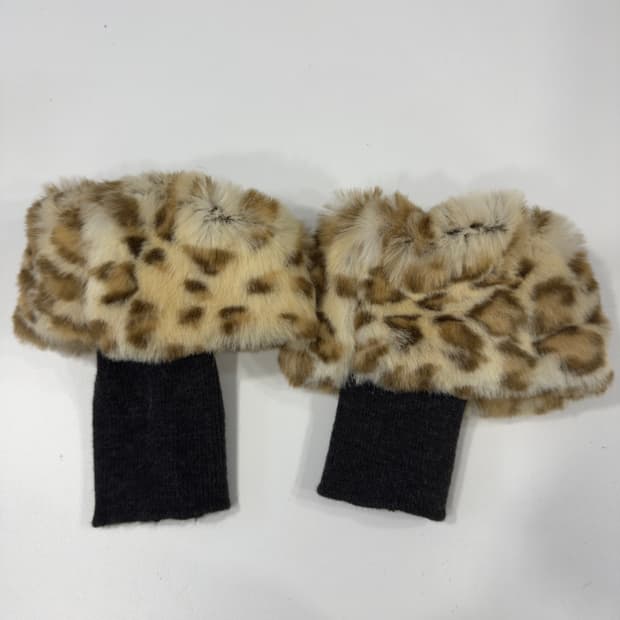 leopard fur hand warmer
