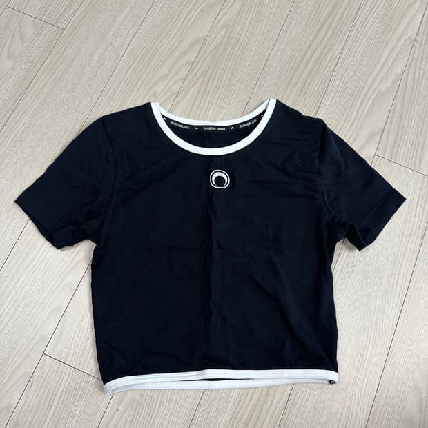마린세르 자수 모티브 크롭탑