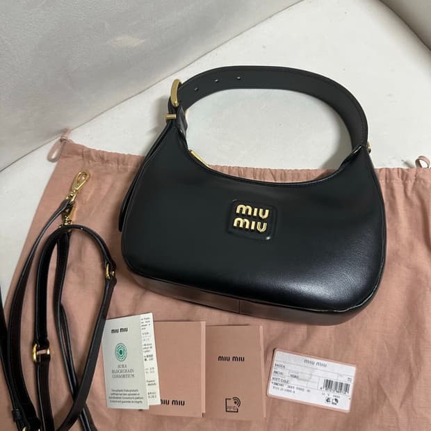 미우미우 가죽호보백