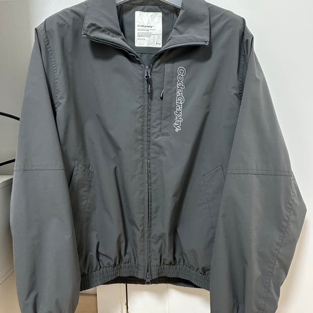 코드그라피 2-WAY 테크 숏 자켓 바람막이 차콜