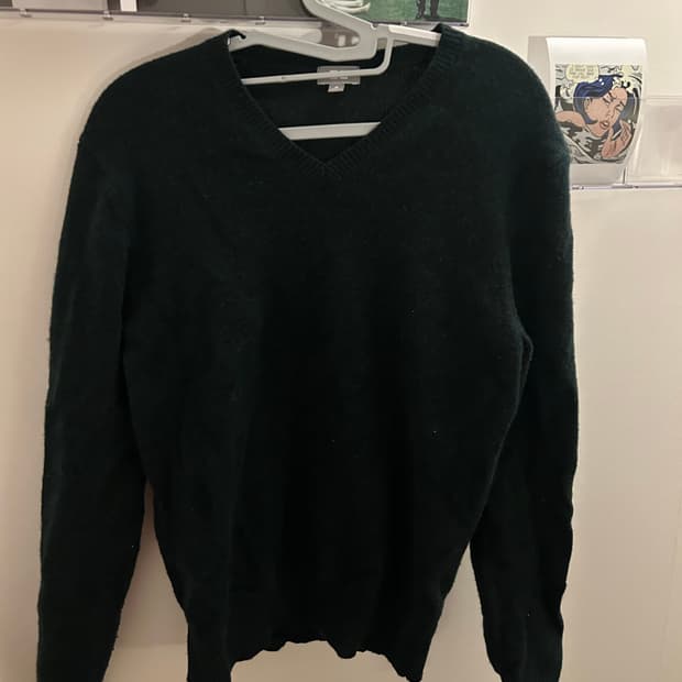 유니클로 그린 브이넥 니트