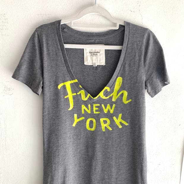 Abercrombie v neck half t