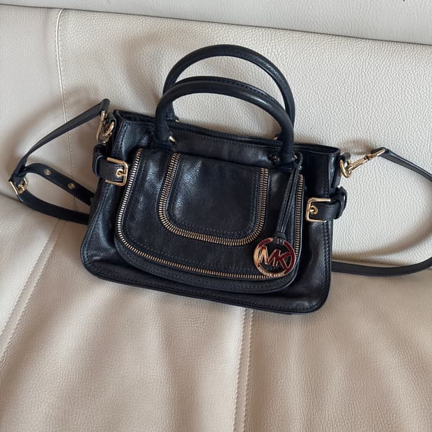 마이클 코어스 네이비 가죽 숄더백