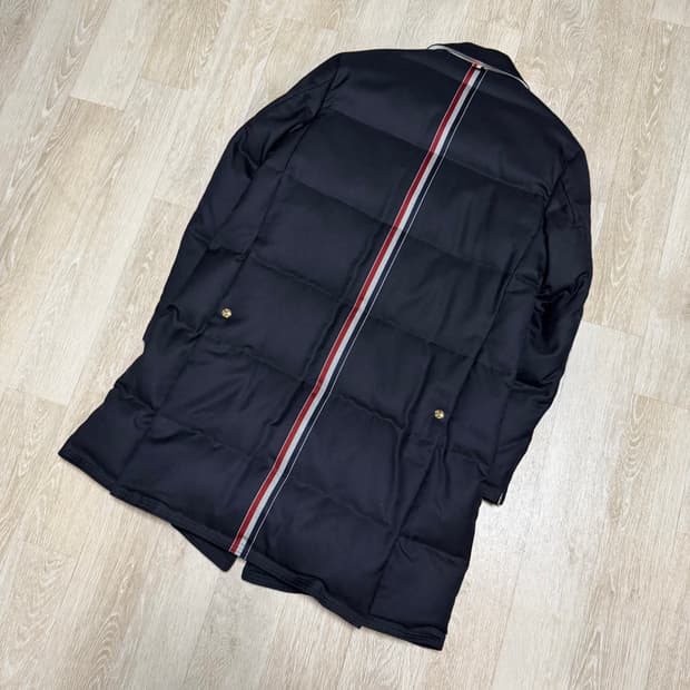 [오버핏 1/새상품급] 톰브라운 백삼선 금장 울 코트 패딩