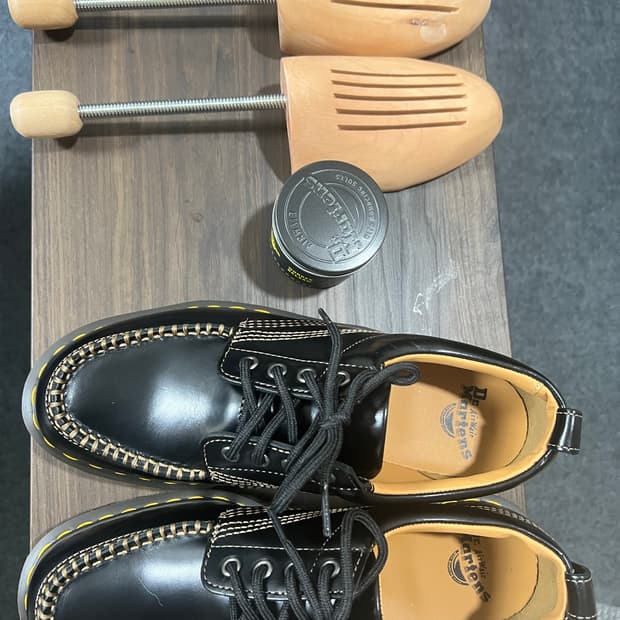 닥터마틴 로웰 270 새제품 팝니다