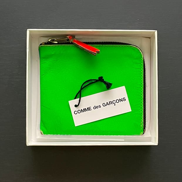 꼼데가르송 Comme des Garcons 슈퍼 플루오 가죽 반지갑
