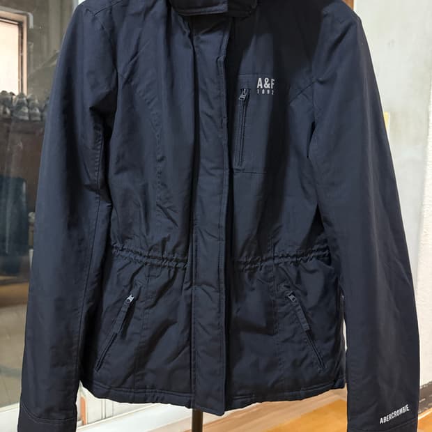 안냐세요 아베크롬비 바람막이 m 사이즈 판매합니다! 최상급
