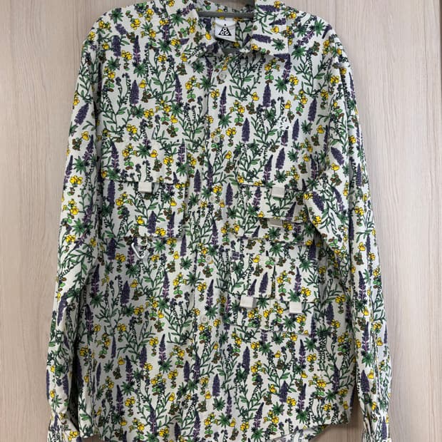 나이키 ACG 플라워 패턴 셔츠 m사이즈