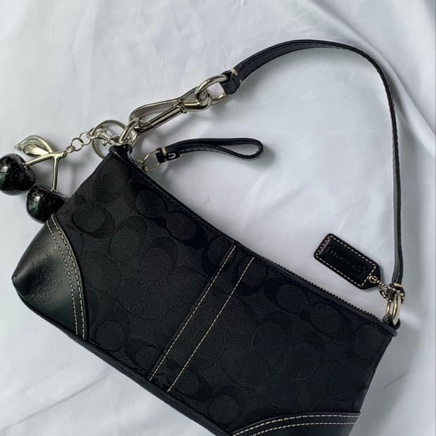 [S급 희귀🖤] Coach 시그니처 블랙 바게트 숄더백