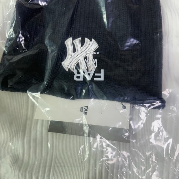 파프롬왓 앰블럼 비니