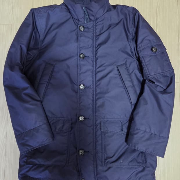 오니츠카타이거 네입 다운 패딩