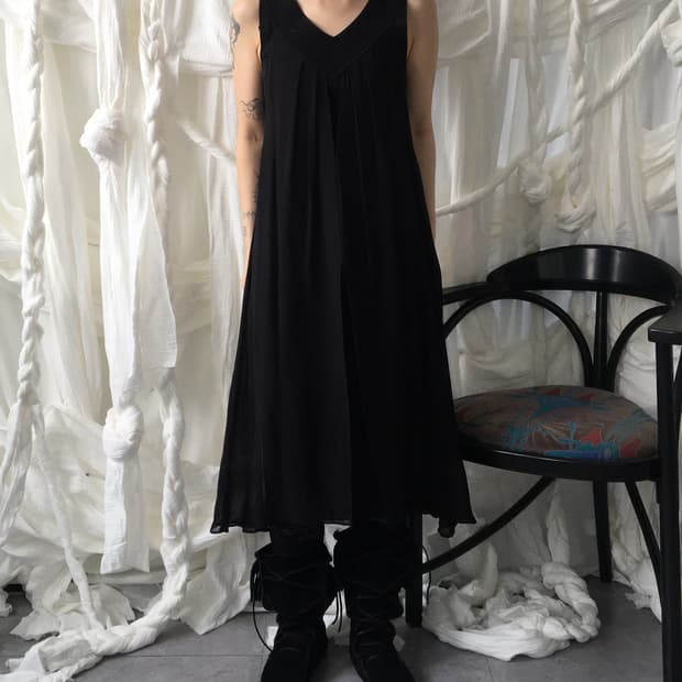 Layered point sleeveless onepiece