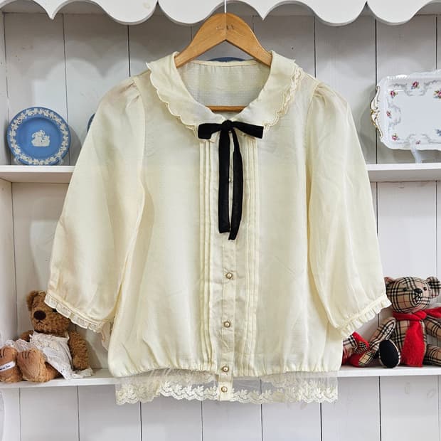 레이스 카라 리본 블라우스