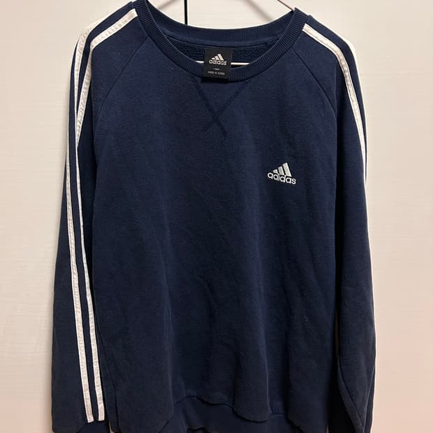 아디다스 네이비 삼선 맨투맨 100
