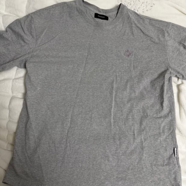 999휴머니티 EVD 이지 로고 하프 티셔츠 (멜란지 그레이)