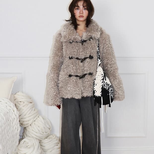 Meenderi 민더리 Cozy Toggle Fur Jacket-grey