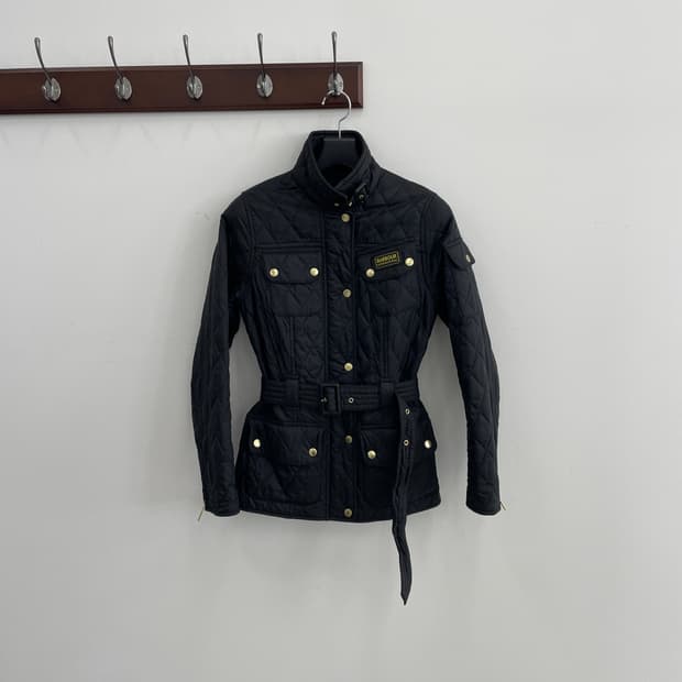 W 바버 퀼팅 인터네셔널 자켓 블랙 벨트 여성