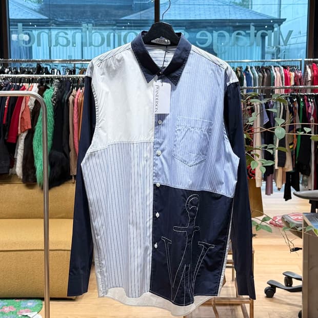 jw앤더슨 네이비 로고 자수 패치워크 셔츠