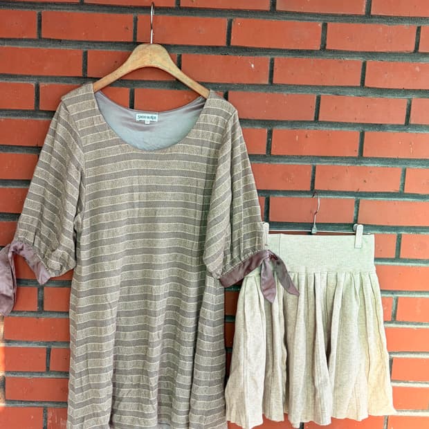 뮤트 블라우스 치마