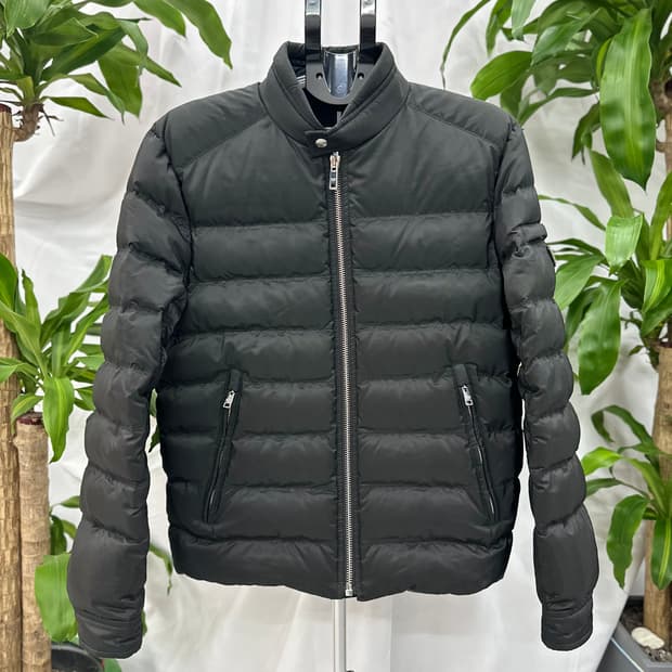 (48) 프라다 삼각로고 다운 숏 패딩 자켓