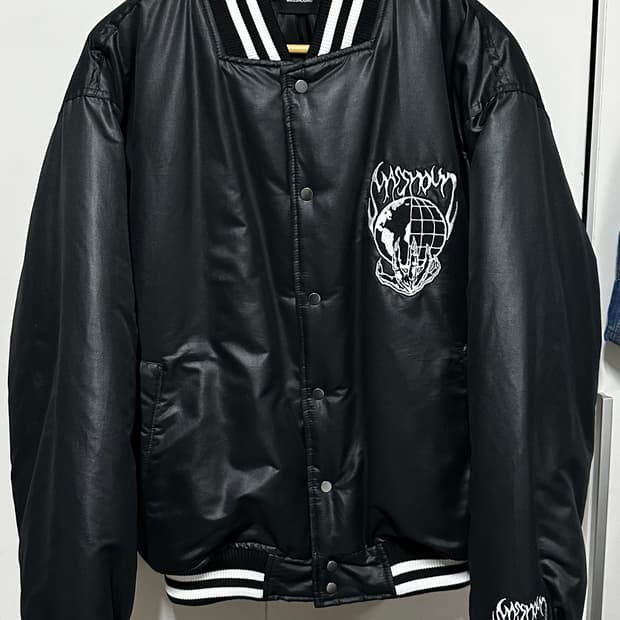 MASSNOUN 블랙 바시티 자켓