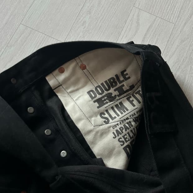 더블알엘 슬림핏 블랙 온 블랙 셀비지