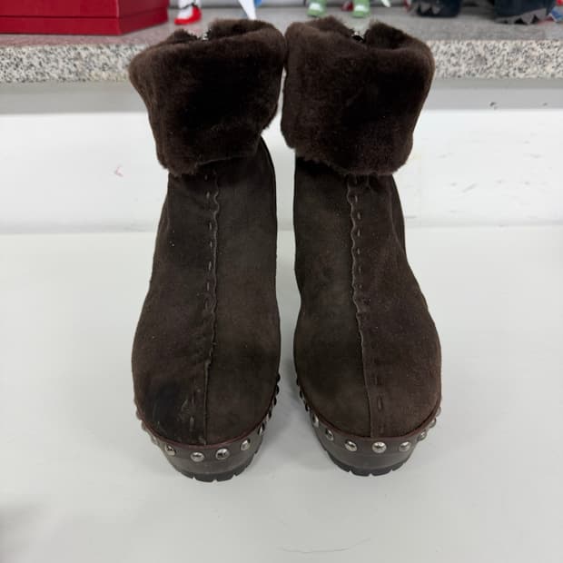 정품) 미우미우 스웨이드 스터드 장식 털부츠 38