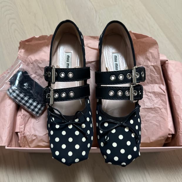 미우미우 발레리나 플랫 블랙 도트 37사이즈 / 새상품 