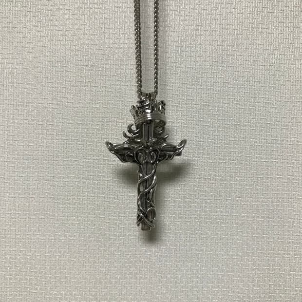 십자가 크라운 디테일 목걸이
