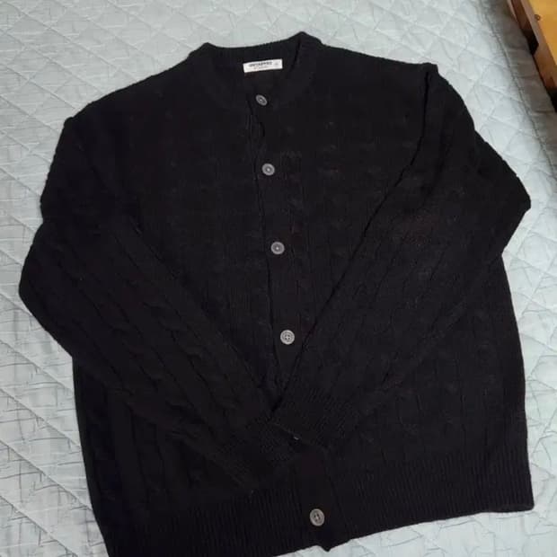 언탭트 스튜디오 오버핏 케이블 라운드 니트 가디건 블랙 M사이즈