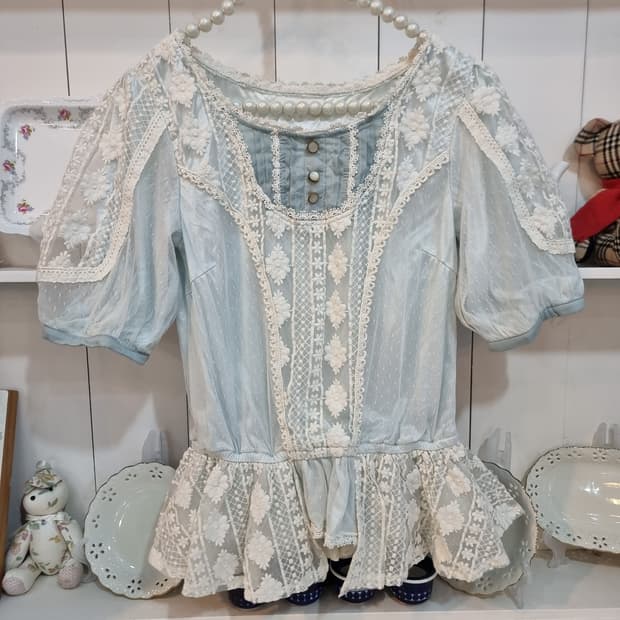 리즈리사(Liz Lisa) 소다크림 블루 레이스 페플럼 블라우스