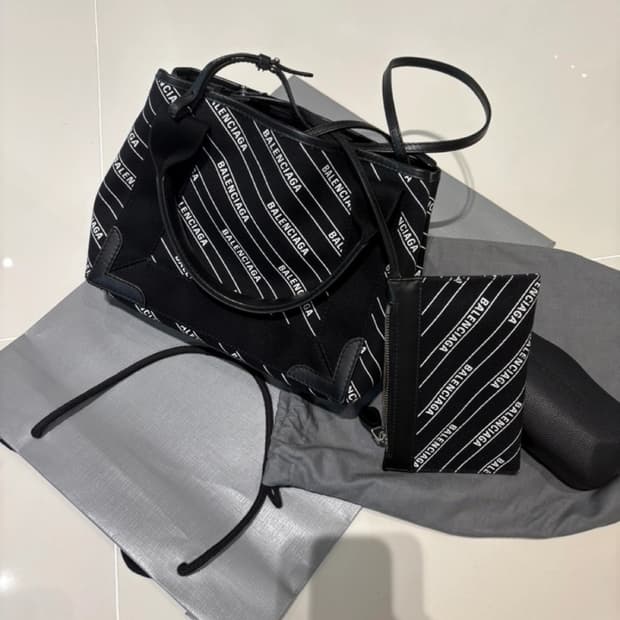 발렌시아가 카바스백 XS