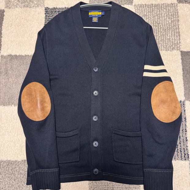 폴로 럭비 가디건 판매합니다.