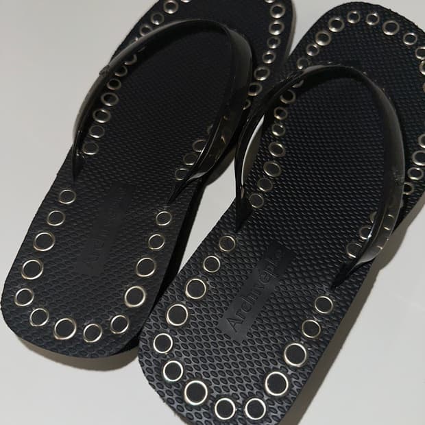 아카이브앱크 Eyelet platform sandals(Black)