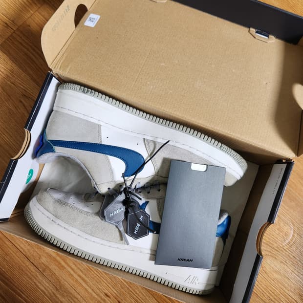 나이키 에어포스 1 '07 LV8 애슬레틱 클럽 라이트 스모크 그레이