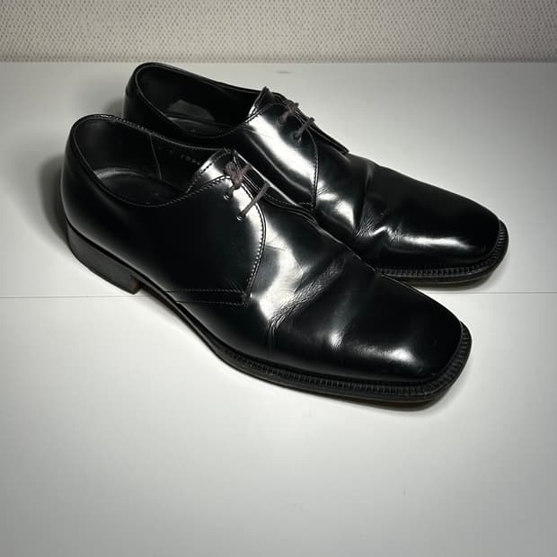 프라다 클래식 더비