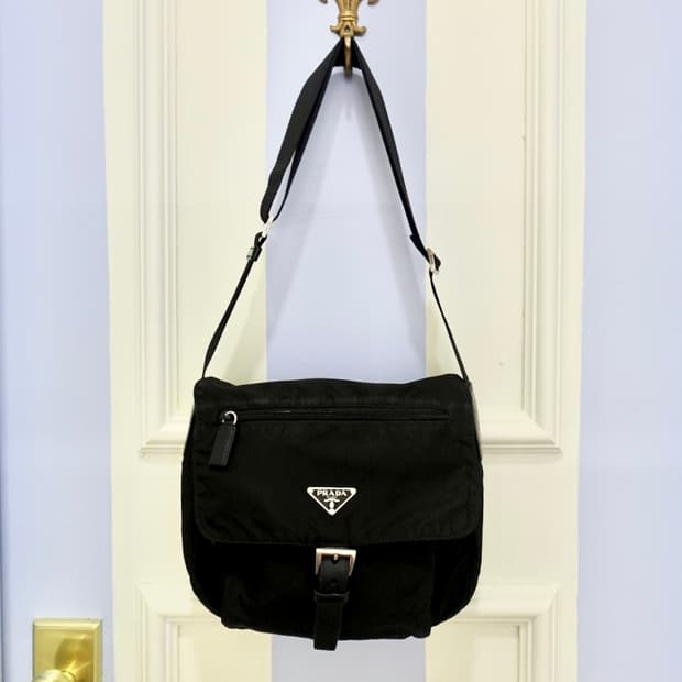 프라다 포코노 나일론 원버클 크로스백 (주우재백)