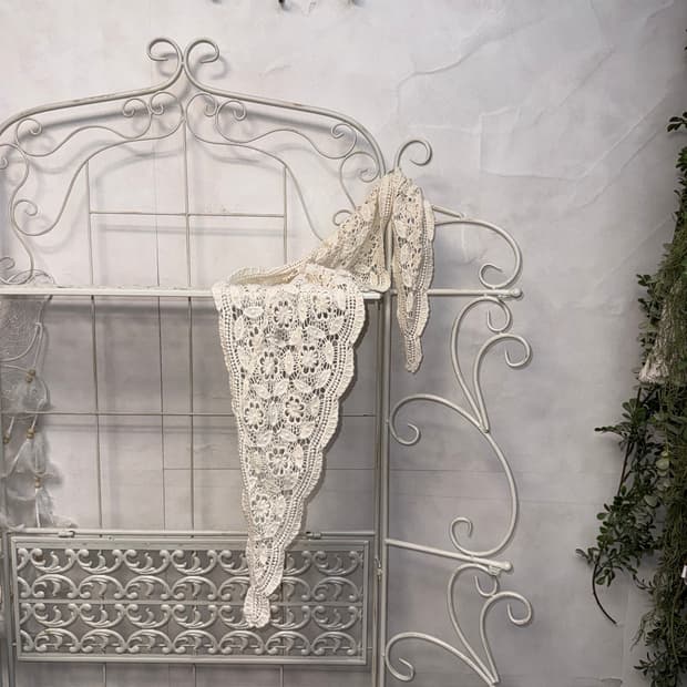 Ivory flower crochet scarf