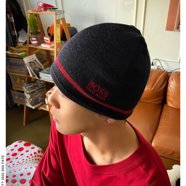 HUGO BOSS Red Line Knit Short Beanie